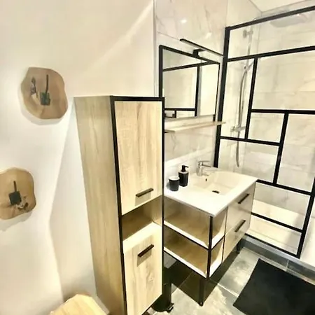 *superbe Moderne* לורדה